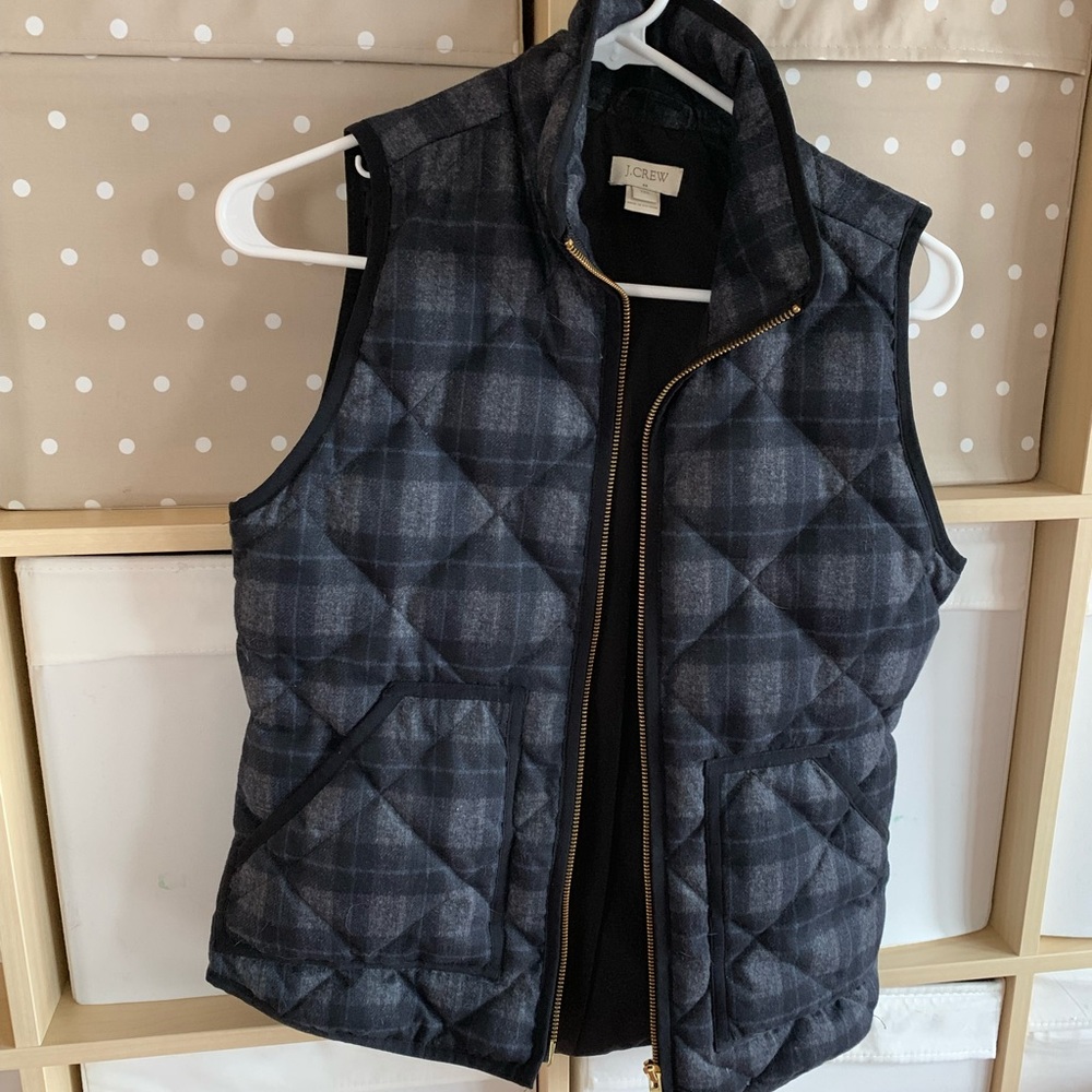 J Crew quilted vest, size XS, XXS, dark gray